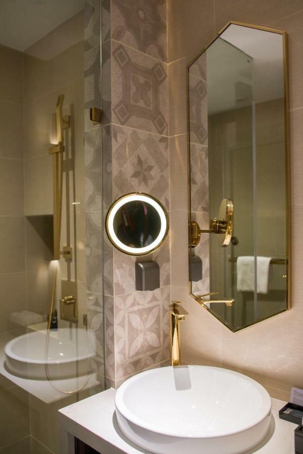 Yitel Premium Hotel Шанхай Екстериор снимка