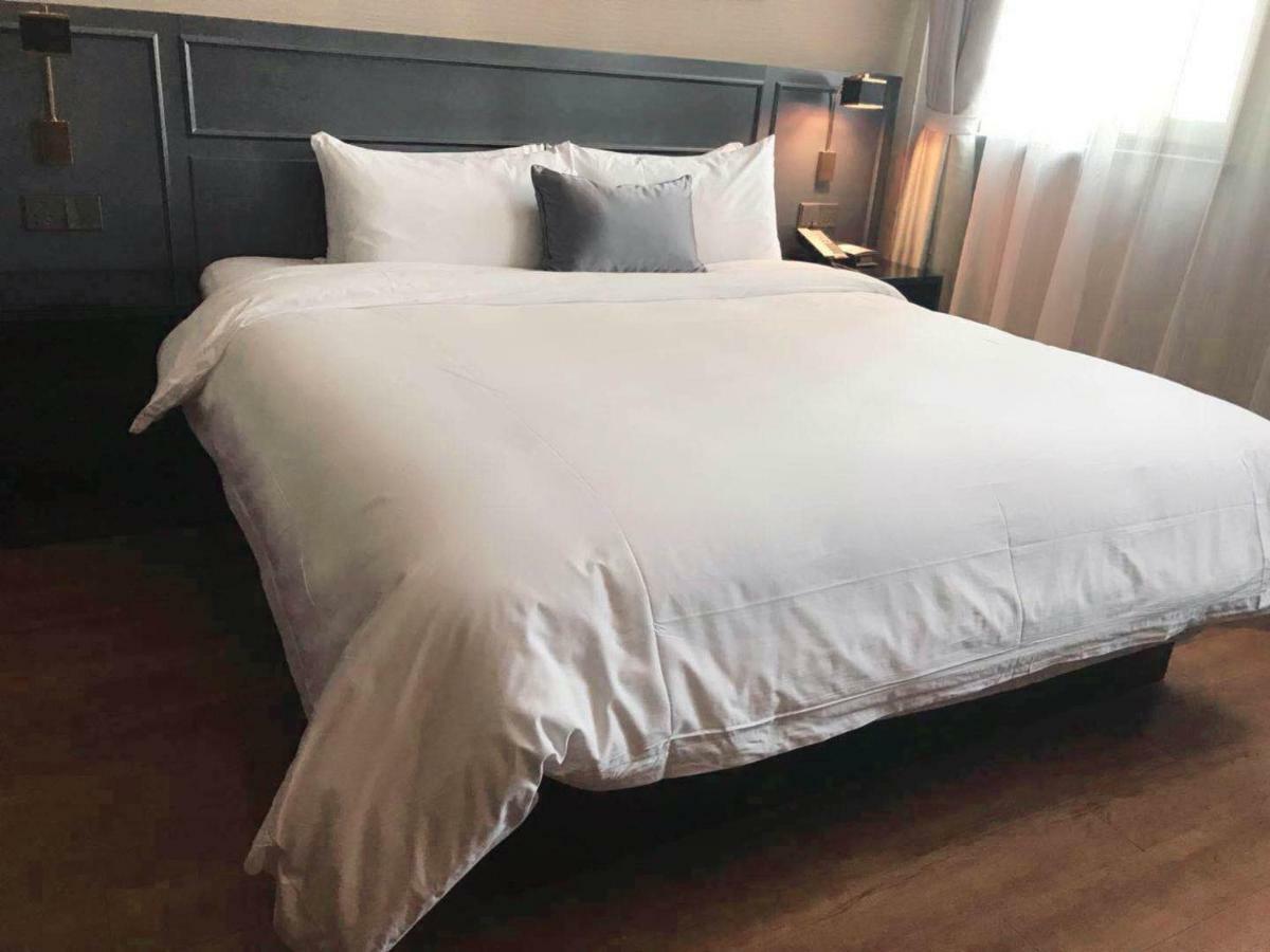 Yitel Premium Hotel Шанхай Екстериор снимка